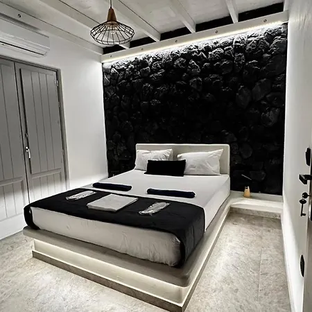 Filoxenia Luxury Villa Perissa (Santorini)